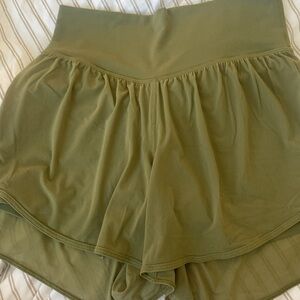 Lululemon Nulu and mesh high rise yoga shorts 3.5 inches size 6